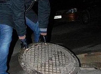 13 мая на двух участках украли крышки канализационных люков