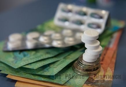  Мажилис одобрил законопроект по борьбе с накруткой цен на лекарства 