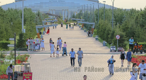 В августе у казахстанцев будет на один выходной день больше