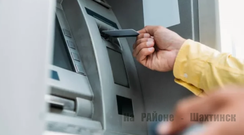 Для чего казахстанцев, снимающих наличные в банкоматах, фиксируют на камеру